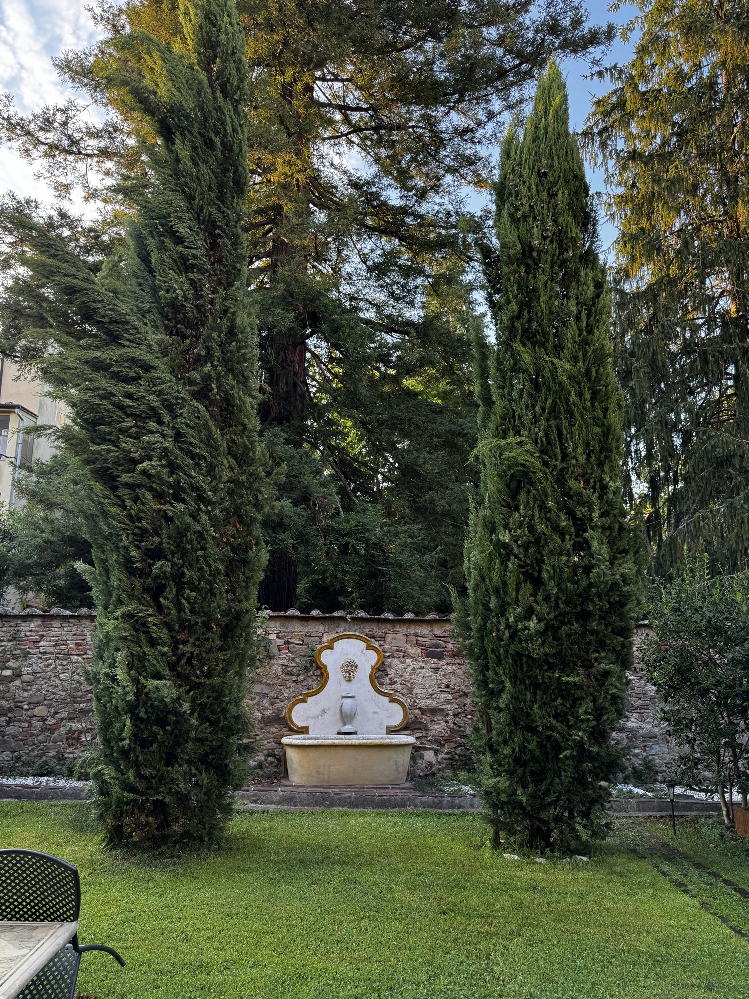 Il giardino privato e le sue sculture